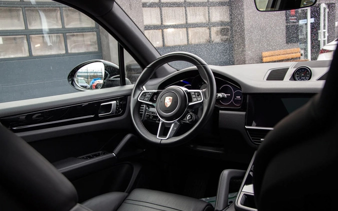 Porsche Cayenne cena 322000 przebieg: 71037, rok produkcji 2018 z Jeziorany małe 497